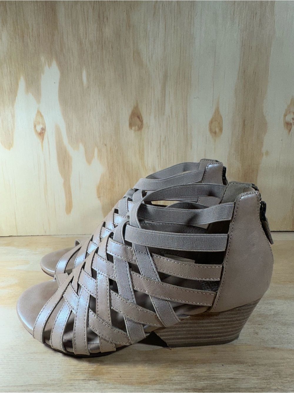 Eileen Fisher Oodle Taupe Strappy Wedge Sandals Women’s Size 6